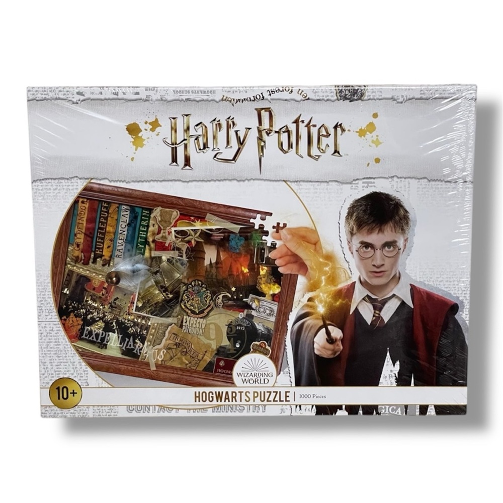Warner Bros. Hogwarts Puzzle with Gold and Brown Accents